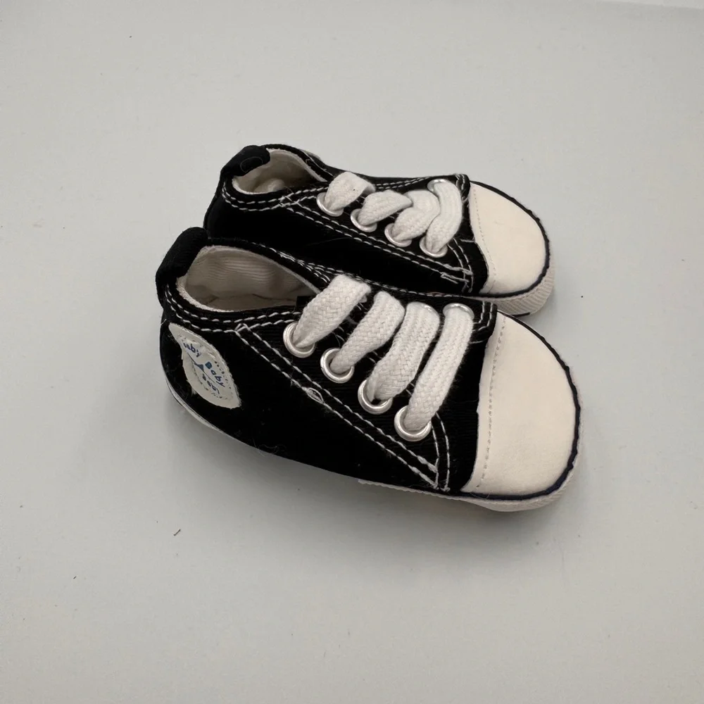 NWOT Classic Black and White Size 2 Baby Soft Shoes Sneakers